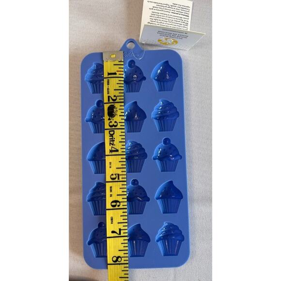 Wilton Silicone Candy Mold - Cupcakes - 15 ct Blue Mold - NWT - Picture 4 of 4